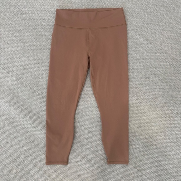 Fabletics 7/8 length tan exercise pant, size extra large - Picture 3 of 7